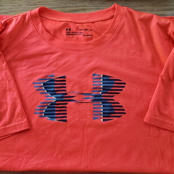 Boys underarmor shirts - Picture 4 of 7
